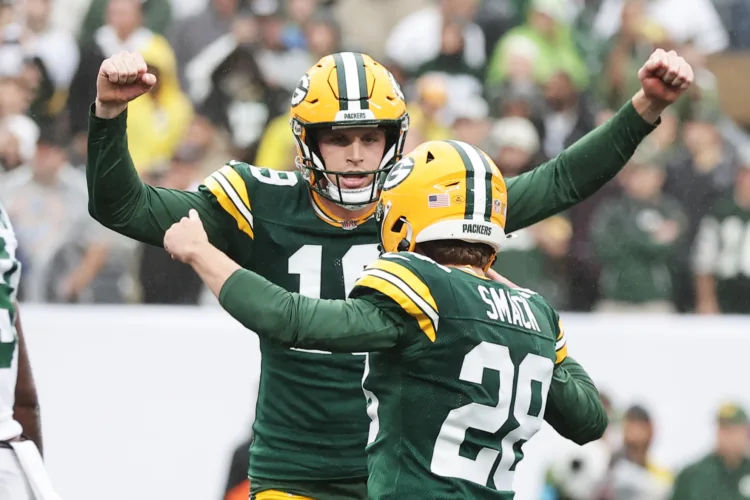Trey Smack's OT kick lifts the Packers past the Jets, ending a 6-game skid